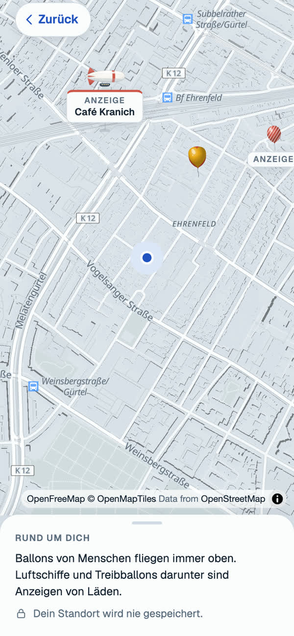 Karte in der App mit Luftschiffen, gekennzeichnet als Anzeige, und einem Treibballon