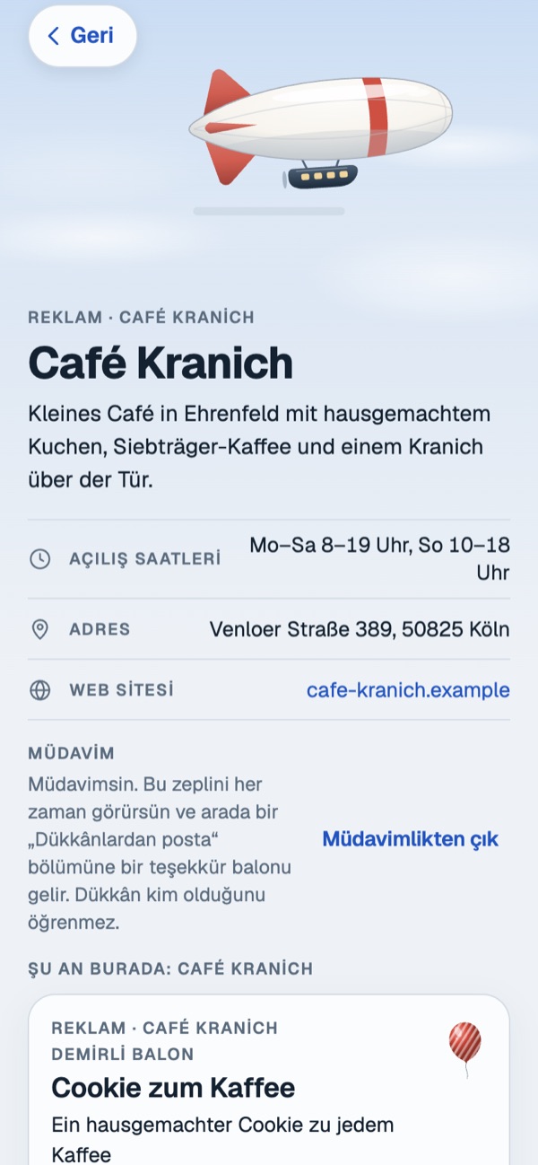 Uygulamada Café Kranich sayfası ve Kahveye kurabiye çapa balonu